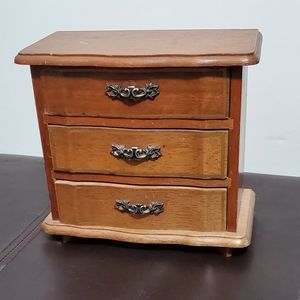 Jewelry box